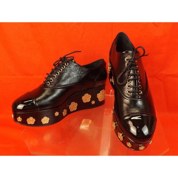 NIB CHANEL BLACK LEATHER CAMELLIA CC PLATFORM CAP TOE LACE UP OXFORDS 39 - Picture 3 of 12